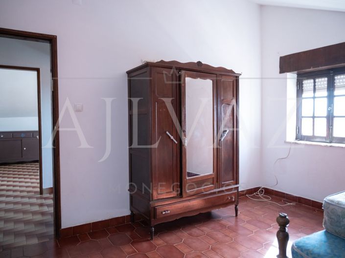 Image No.31-12 Bed House for sale
