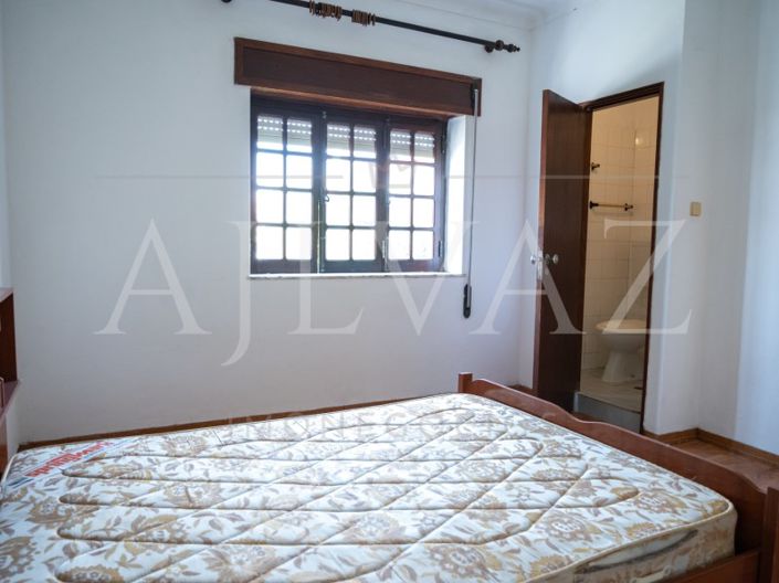 Image No.33-12 Bed House for sale
