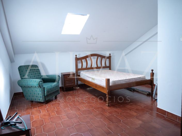 Image No.36-12 Bed House for sale