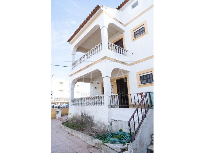 Image No.4-12 Bed House for sale