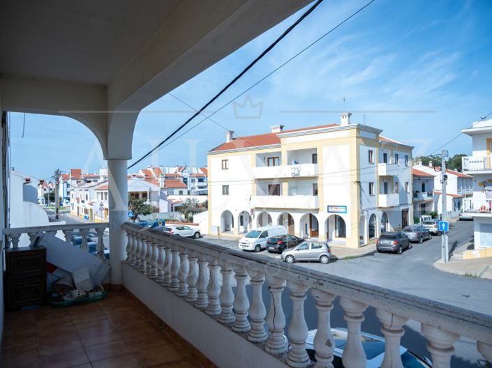 Image No.52-12 Bed House for sale