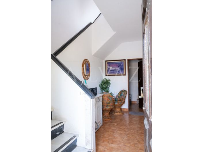 Image No.6-12 Bed House for sale