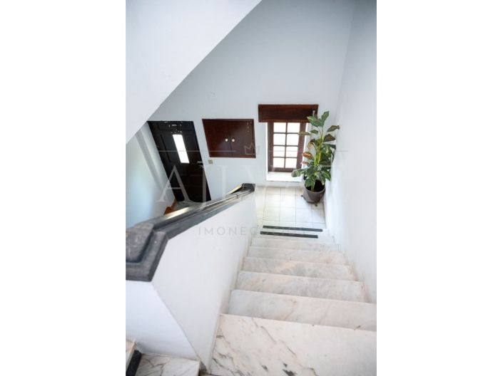 Image No.9-12 Bed House for sale