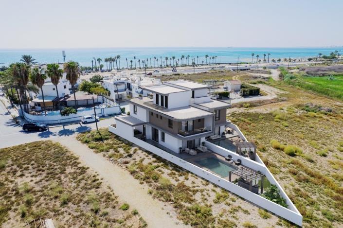 Image No.2-5 Bed Villa for sale