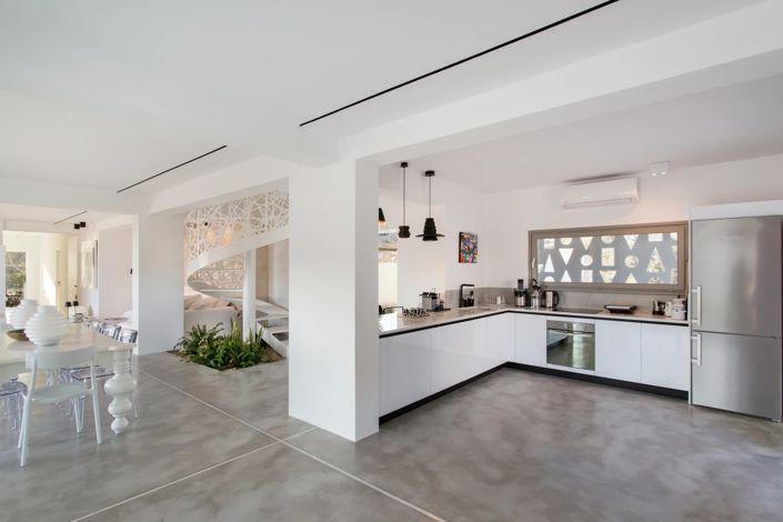 Image No.8-5 Bed House for sale