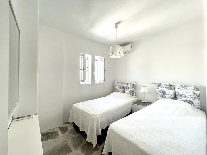 Image No.9-2 Bed House for sale