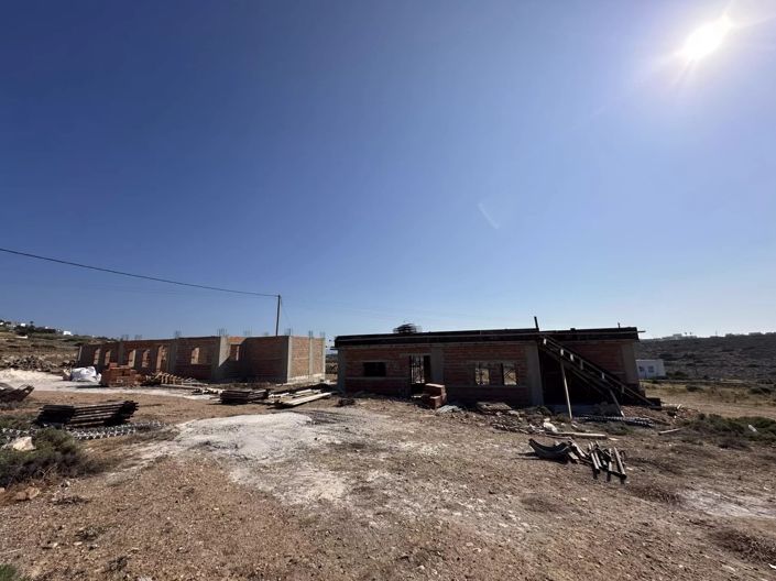 Image No.2-5 Bed House for sale