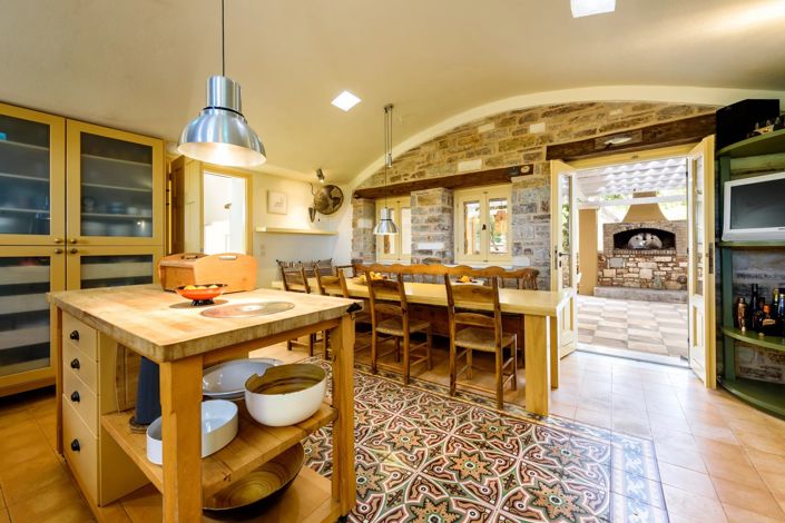 Image No.11-9 Bed House for sale