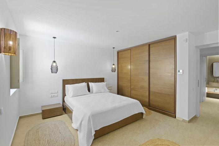 Image No.17-4 Bed House for sale