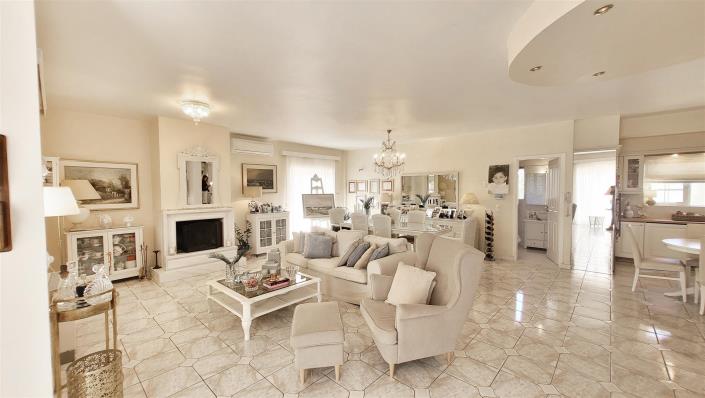 Image No.8-4 Bed Maisonette for sale