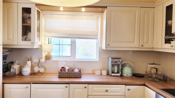 Image No.16-4 Bed Maisonette for sale