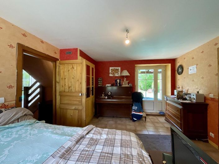 Image No.6-4 Bed House for sale