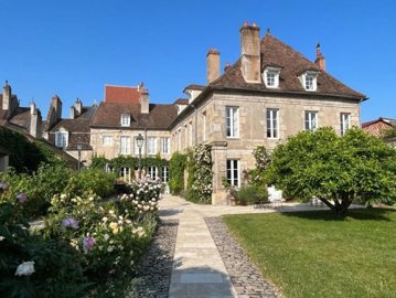 1 - Autun, Property