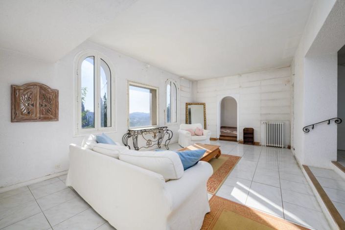 Image No.8-5 Bed Property for sale