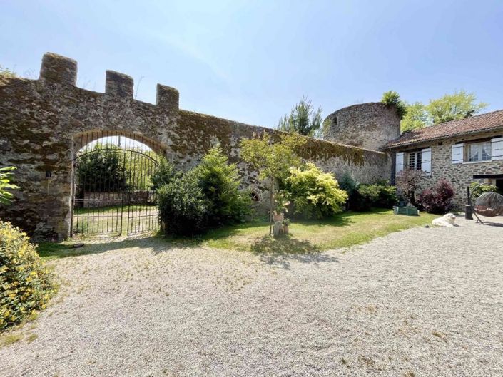 Image No.1-10 Bed House for sale