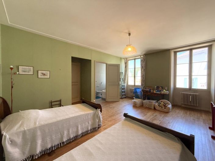 Image No.17-5 Bed House for sale