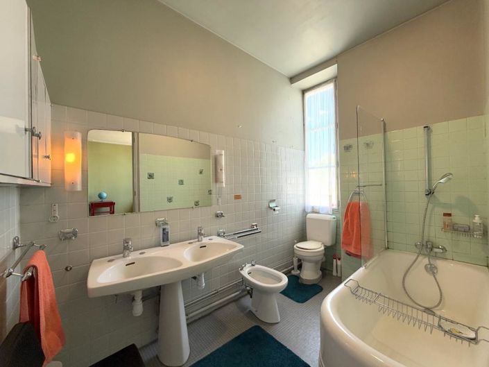 Image No.18-5 Bed House for sale