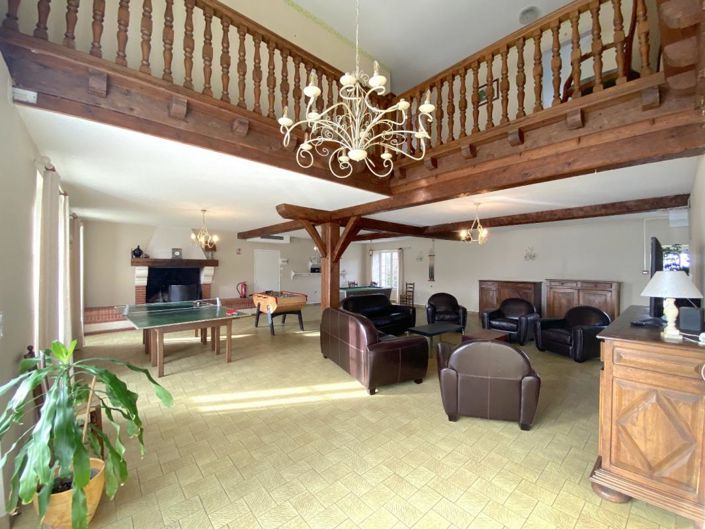 Image No.7-20 Bed House for sale