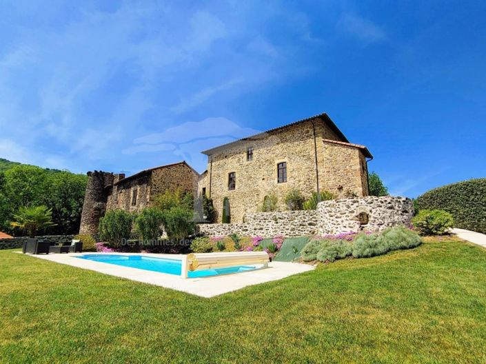 Image No.1-7 Bed Chateaux for sale