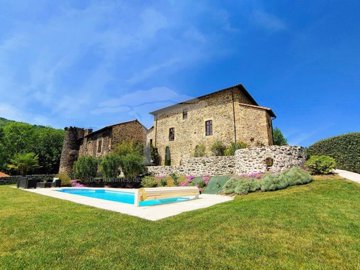 7 Bed Chateaux for sale