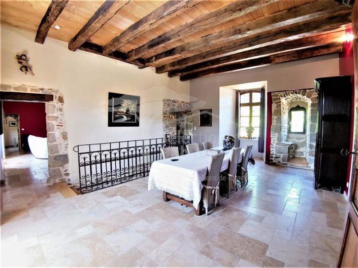 Image No.6-7 Bed Chateaux for sale