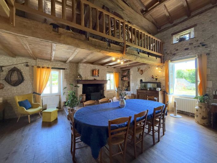 Image No.5-8 Bed House for sale