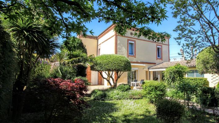 Image No.1-5 Bed Property for sale