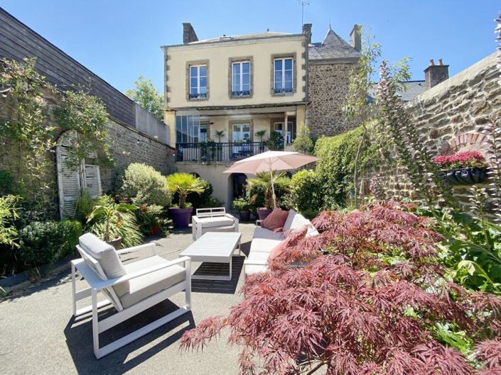 Image No.1-5 Bed Property for sale