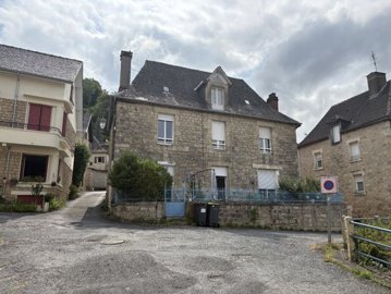 1 - Ayen, House