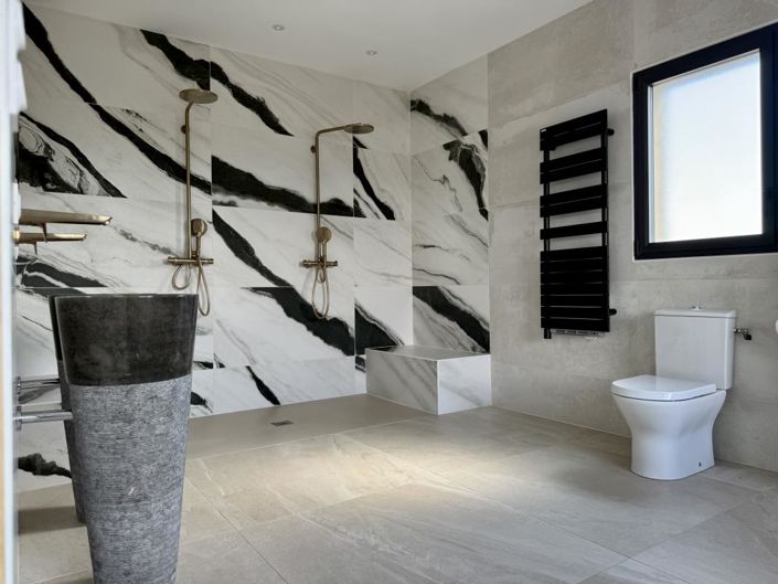 Image No.11-5 Bed Property for sale