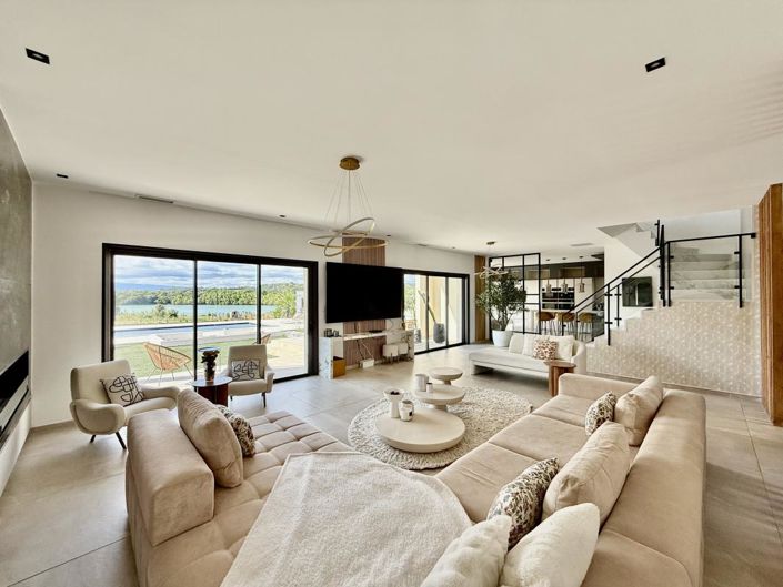 Image No.7-5 Bed Property for sale