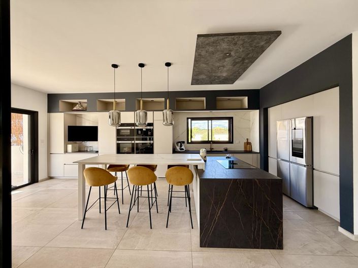 Image No.8-5 Bed Property for sale