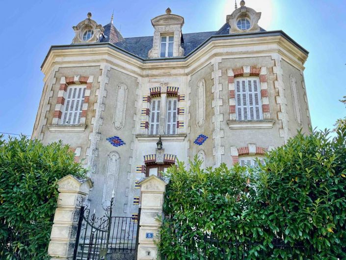 Image No.1-5 Bed House for sale