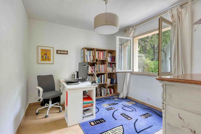 Image No.20-5 Bed House for sale