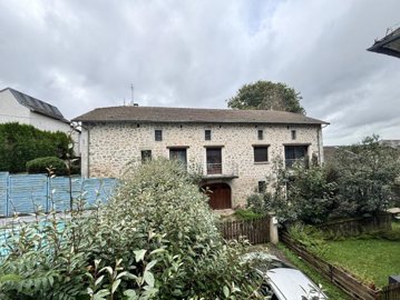 1 - Le Rouget, Property