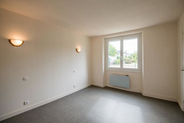 Image No.12-4 Bed Property for sale