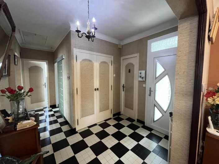 Image No.16-4 Bed Property for sale