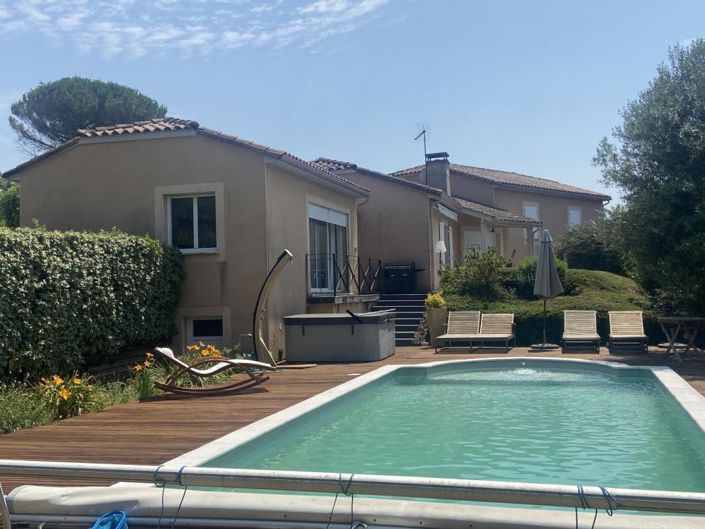 Image No.1-4 Bed Property for sale