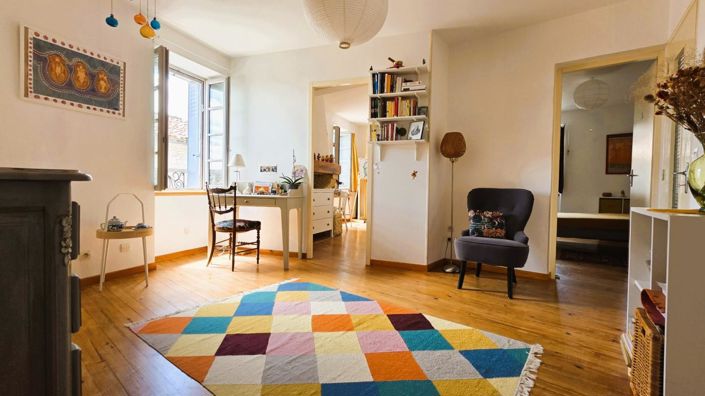 Image No.1-4 Bed Property for sale