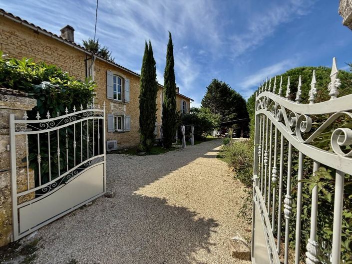Saint-Coutant, House