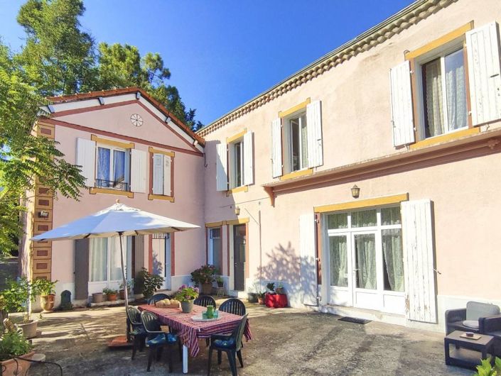 Image No.1-5 Bed Property for sale
