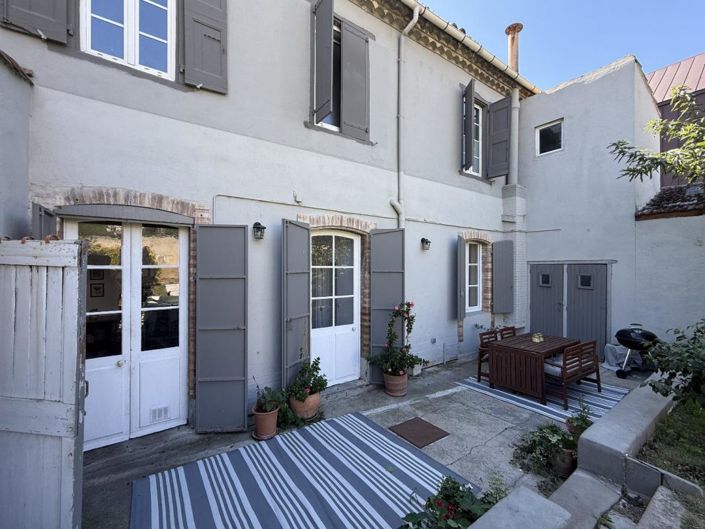 Image No.1-5 Bed Property for sale