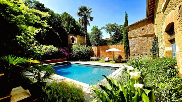 Image No.1-6 Bed Property for sale