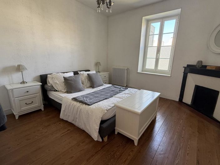 Image No.12-5 Bed Property for sale