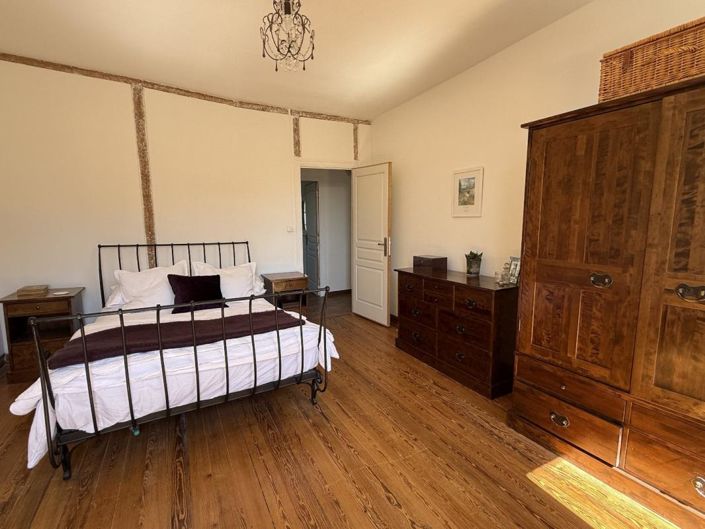 Image No.14-5 Bed Property for sale