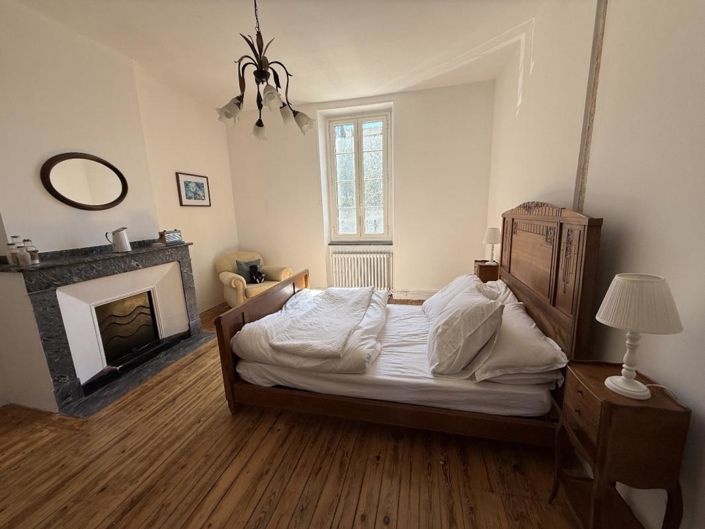 Image No.8-5 Bed Property for sale