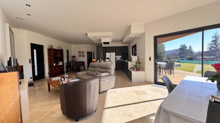 Image No.10-4 Bed House for sale