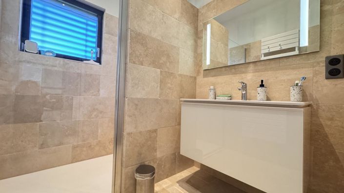 Image No.16-4 Bed House for sale