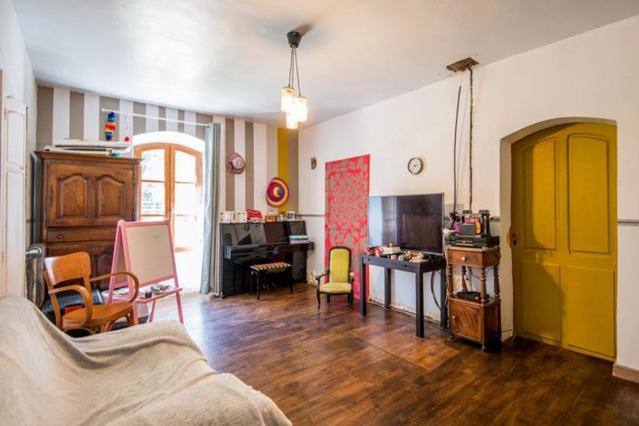 Image No.7-9 Bed Property for sale