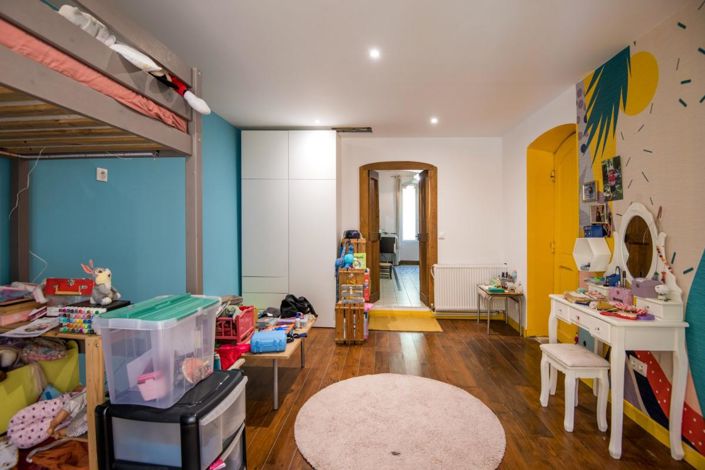 Image No.8-9 Bed Property for sale